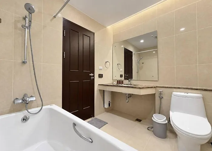 300m To Bts L Large 50sqm L Pool And Sauna * Bangkok